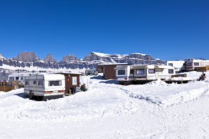 RVs Covered in Snow_000017318951