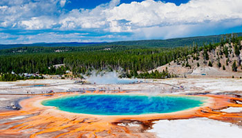 Image of the Gran Prismatic Spring, which is a spring in Wyoming that is made up of multiple colors. 