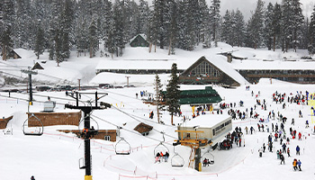 mammoth mountain, a popular snowboarding destination in California