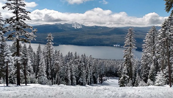 Willamette Pass in Oregon with the lake in the background